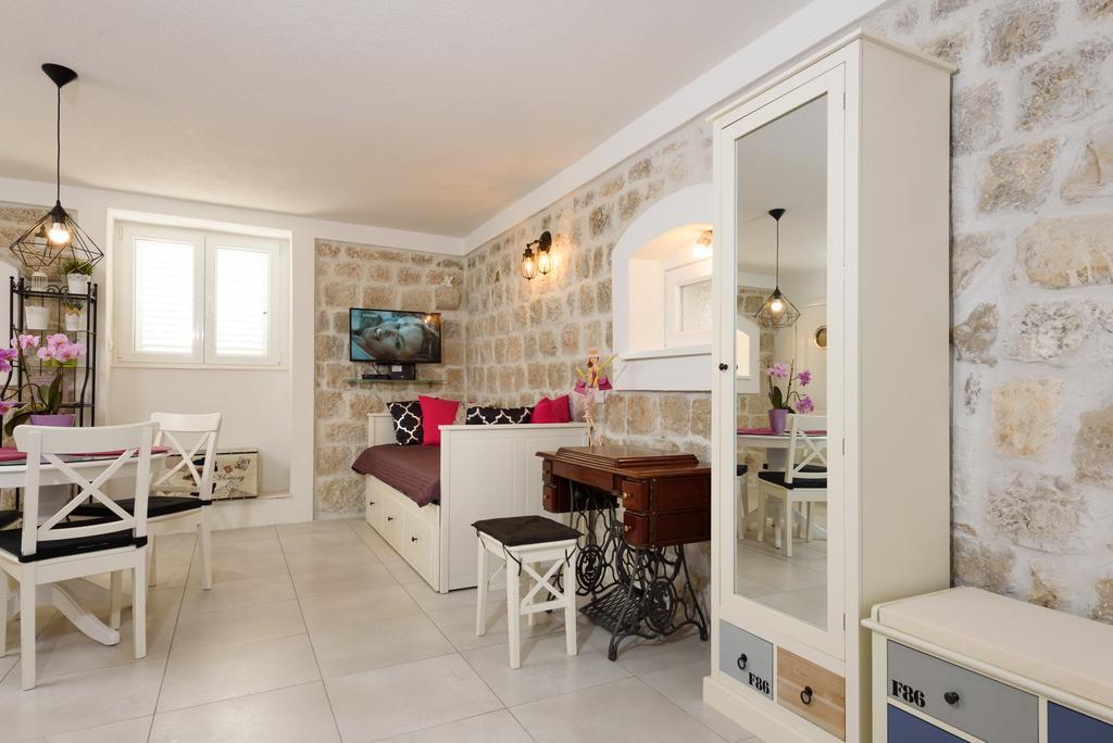 Studio Tironi 2 -Sonja Apartment Трогир Екстериор снимка