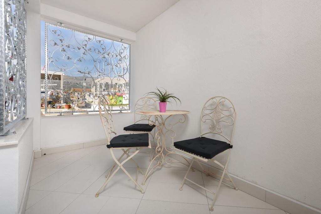 Studio Tironi 2 -Sonja Apartment Трогир Екстериор снимка