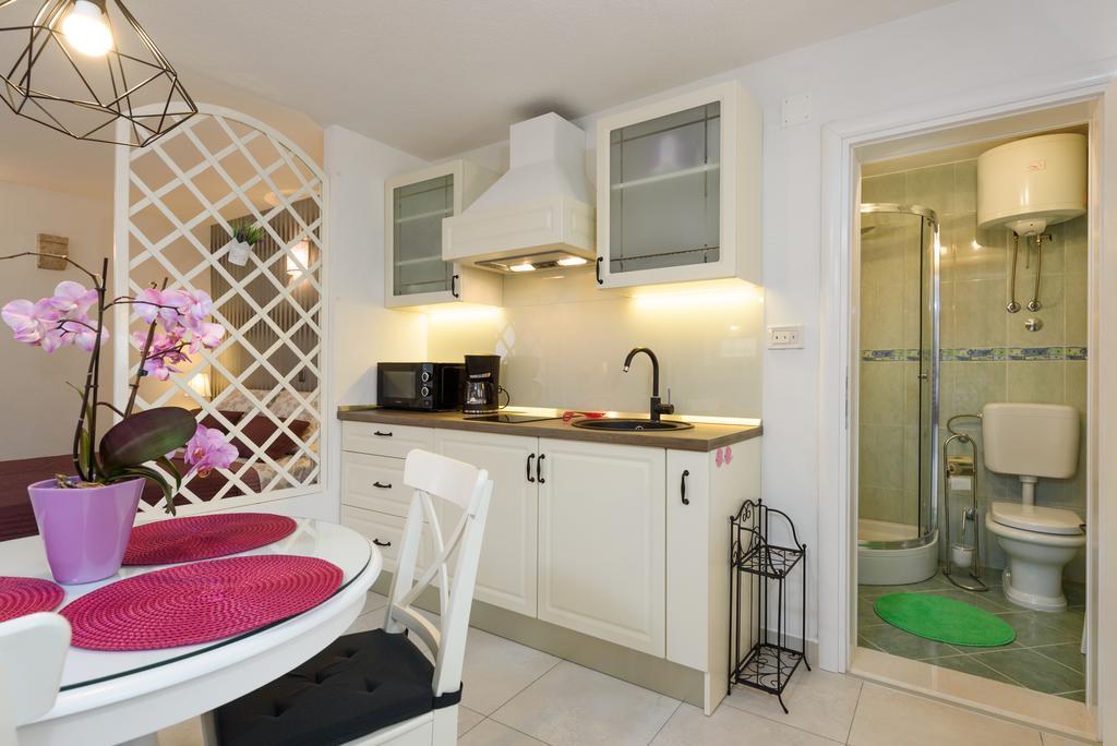Studio Tironi 2 -Sonja Apartment Трогир Екстериор снимка